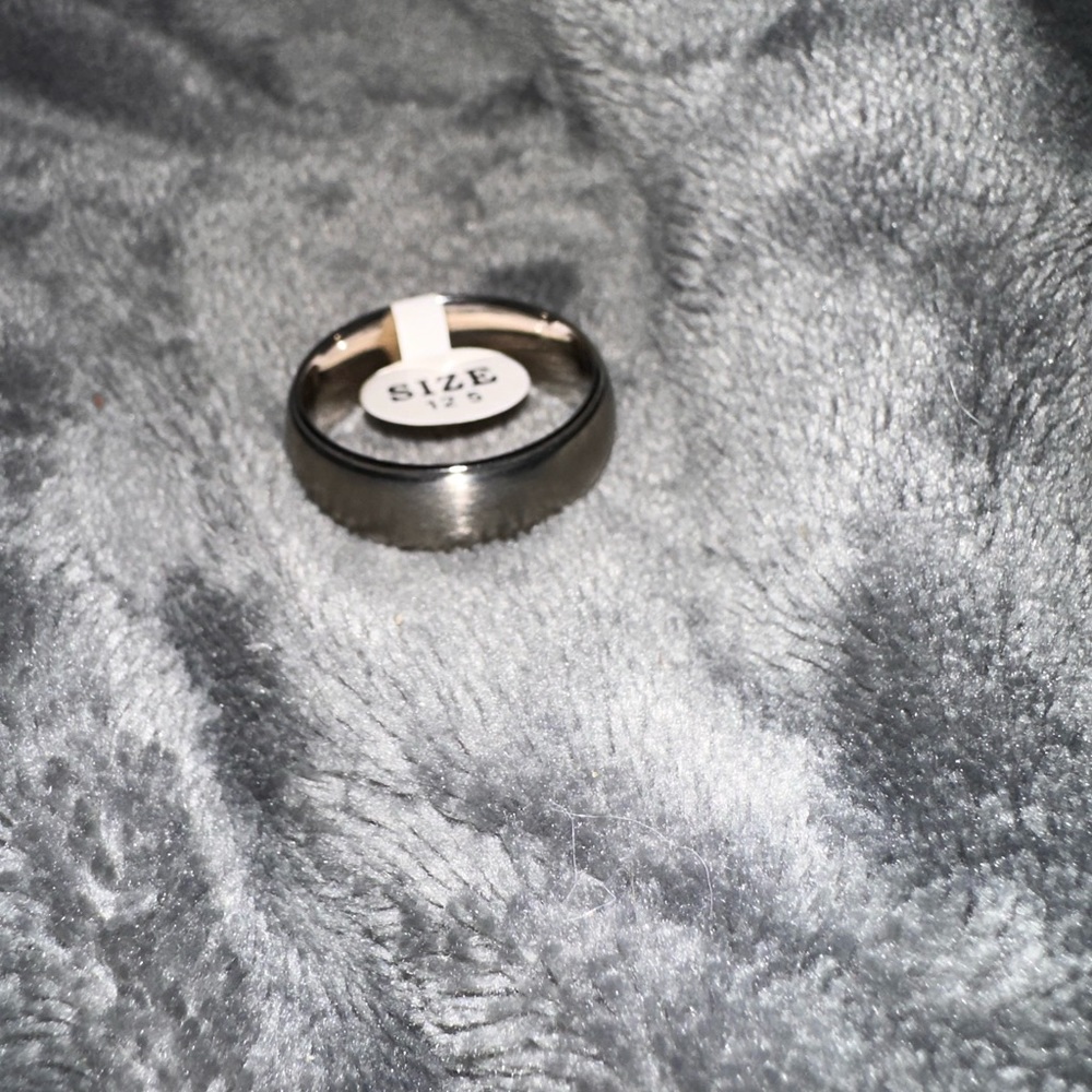 Brushed titanium step edge ring – size 12.5 & 10 - Picture 3 of 5